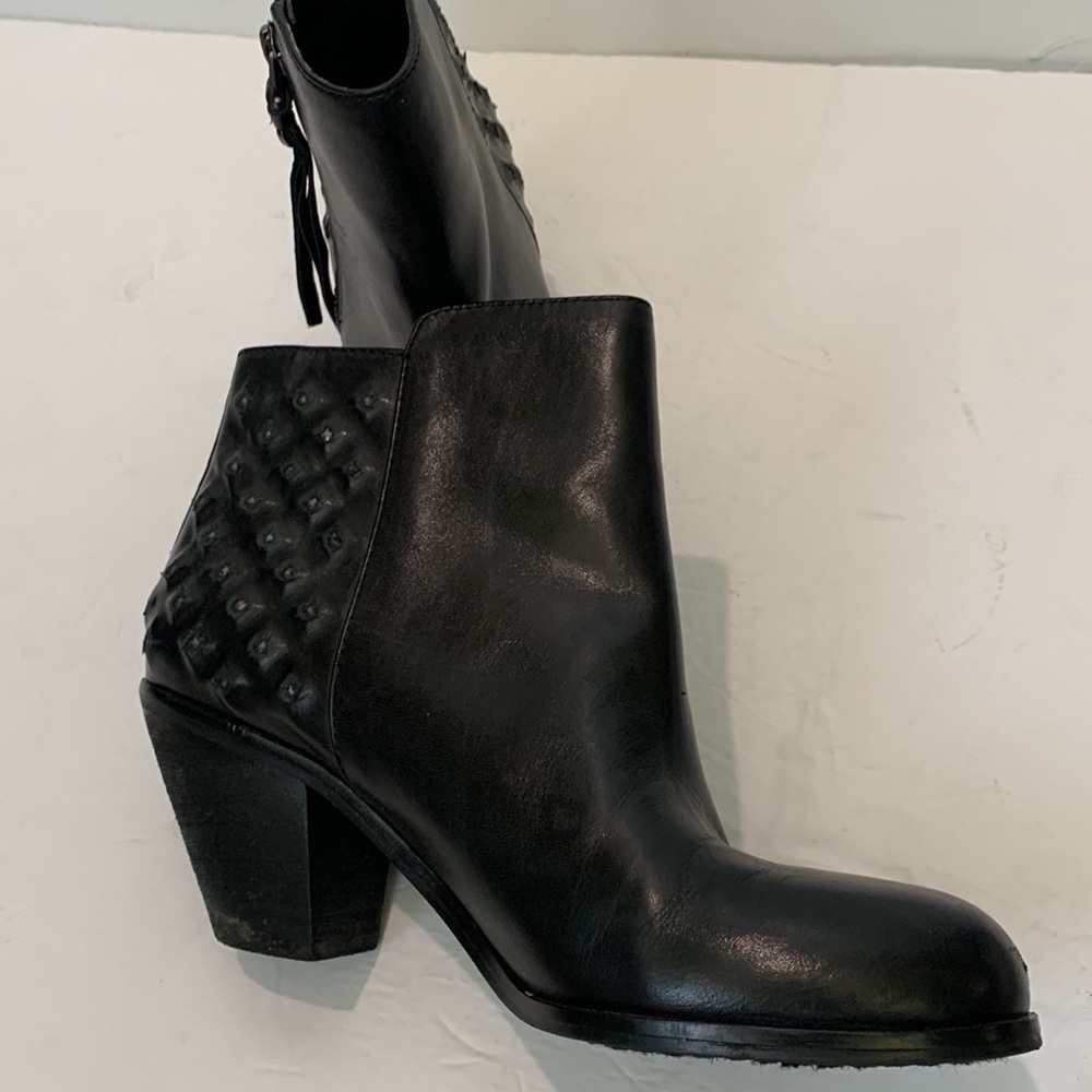 Sam Edelman black leather ankle boots size 7w